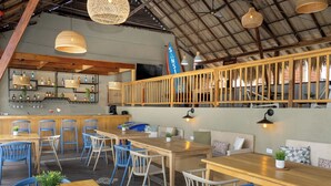 Breakfast, lunch and dinner served - Hotel Sansiraka Suites By GEH Suites (Santa Marta)