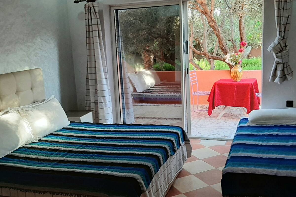 Ropa de cama de alta calidad y cortinas blackout