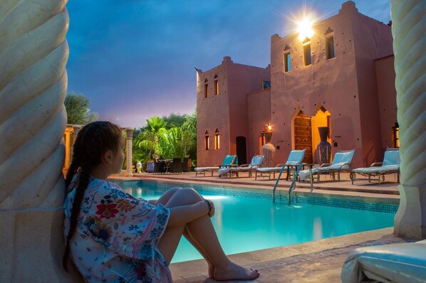 Outdoor pool, pool loungers - La Kasbah Chwiter (Al Ouidane)