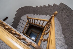 Staircase - Iraipe Izaga Hostal (Noain)
