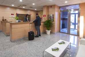 Reception - Iraipe Izaga Hostal (Noain)