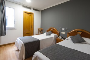 Escrivaninha, cortinas blackout, berços grátis, Wi-Fi de cortesia