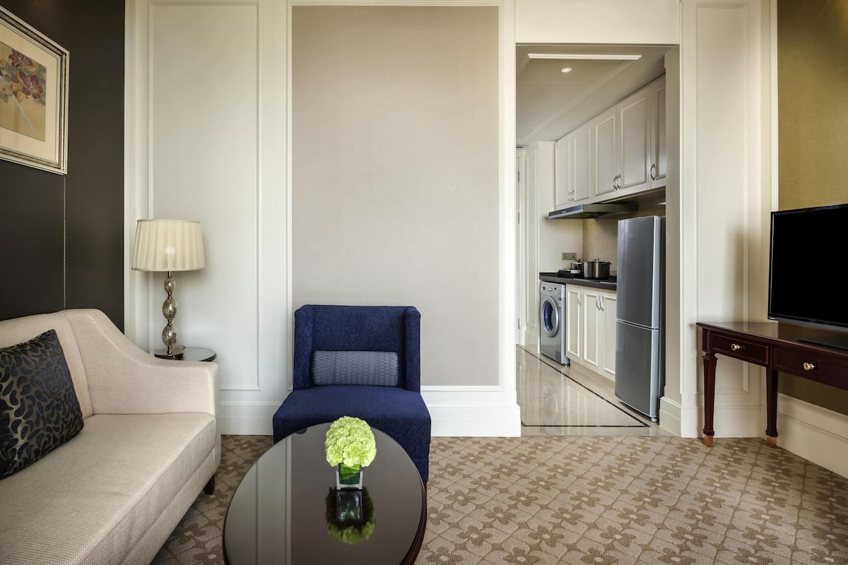Deluxe Apartment, 1 King Bed | Minibar, in-room safe, desk, iron/ironing board