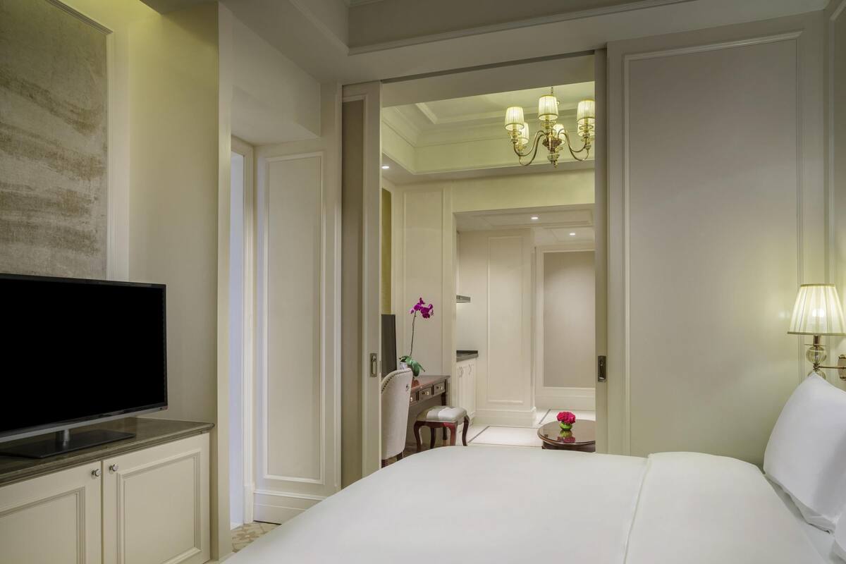 Deluxe Apartment, 1 King Bed | Minibar, in-room safe, desk, iron/ironing board