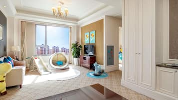 Apartament, 2 dormitoris | Minibar, caixa forta a l'habitació i escriptori