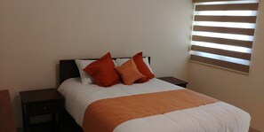 Standard Room, 1 Queen Bed | In-room safe, blackout drapes, free WiFi, bed sheets - Hotel Lorimar (La Paz)