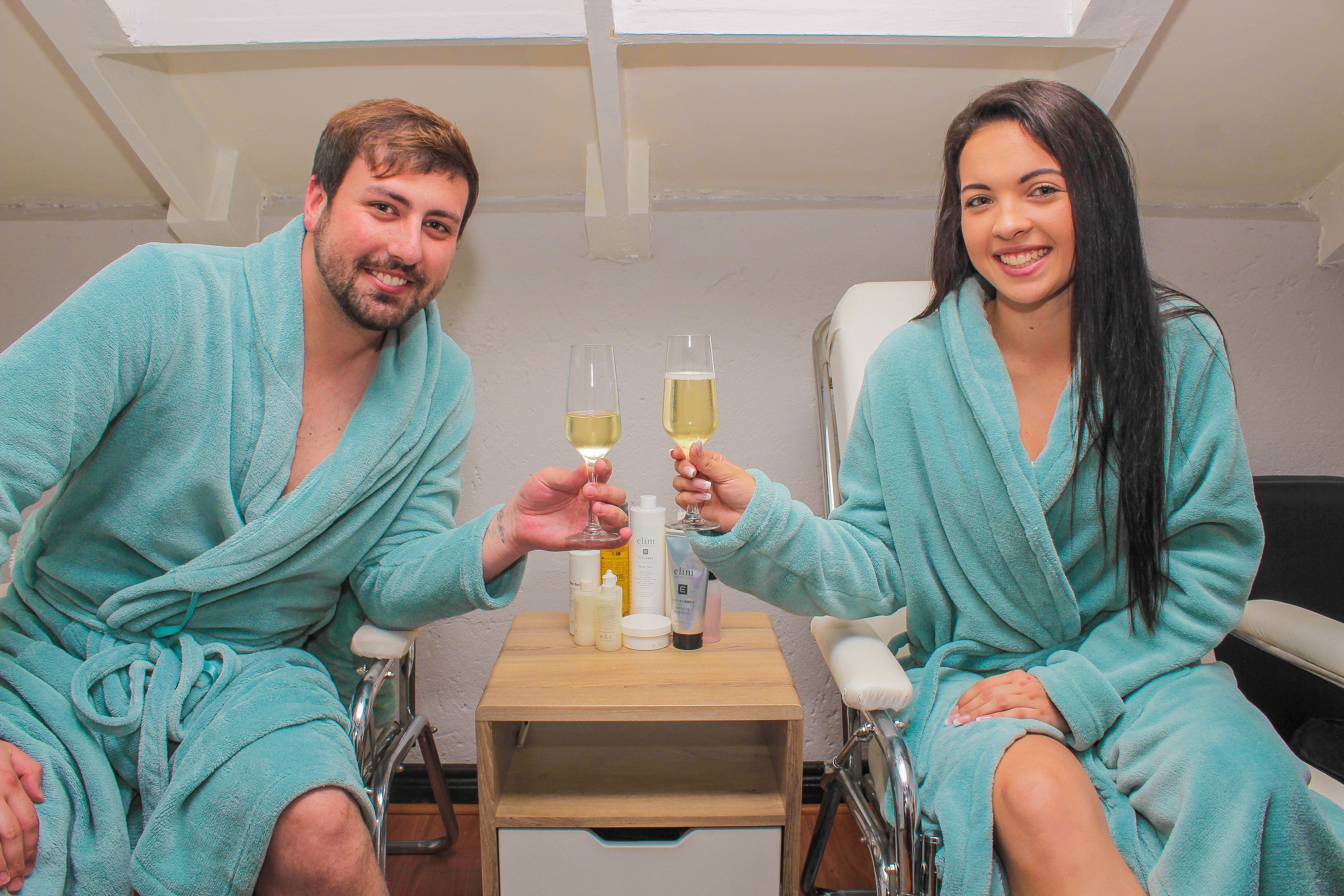 Couples treatment rooms, hot tub, body treatments, hydrotherapy