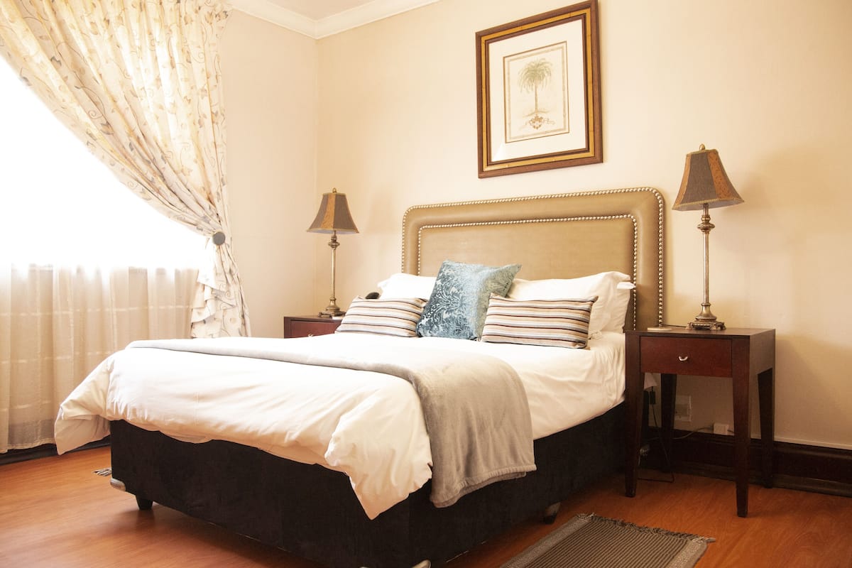 Standaard tweepersoonskamer, 1 queensize bed | 1 slaapkamer, een minibar, een kluis op de kamer