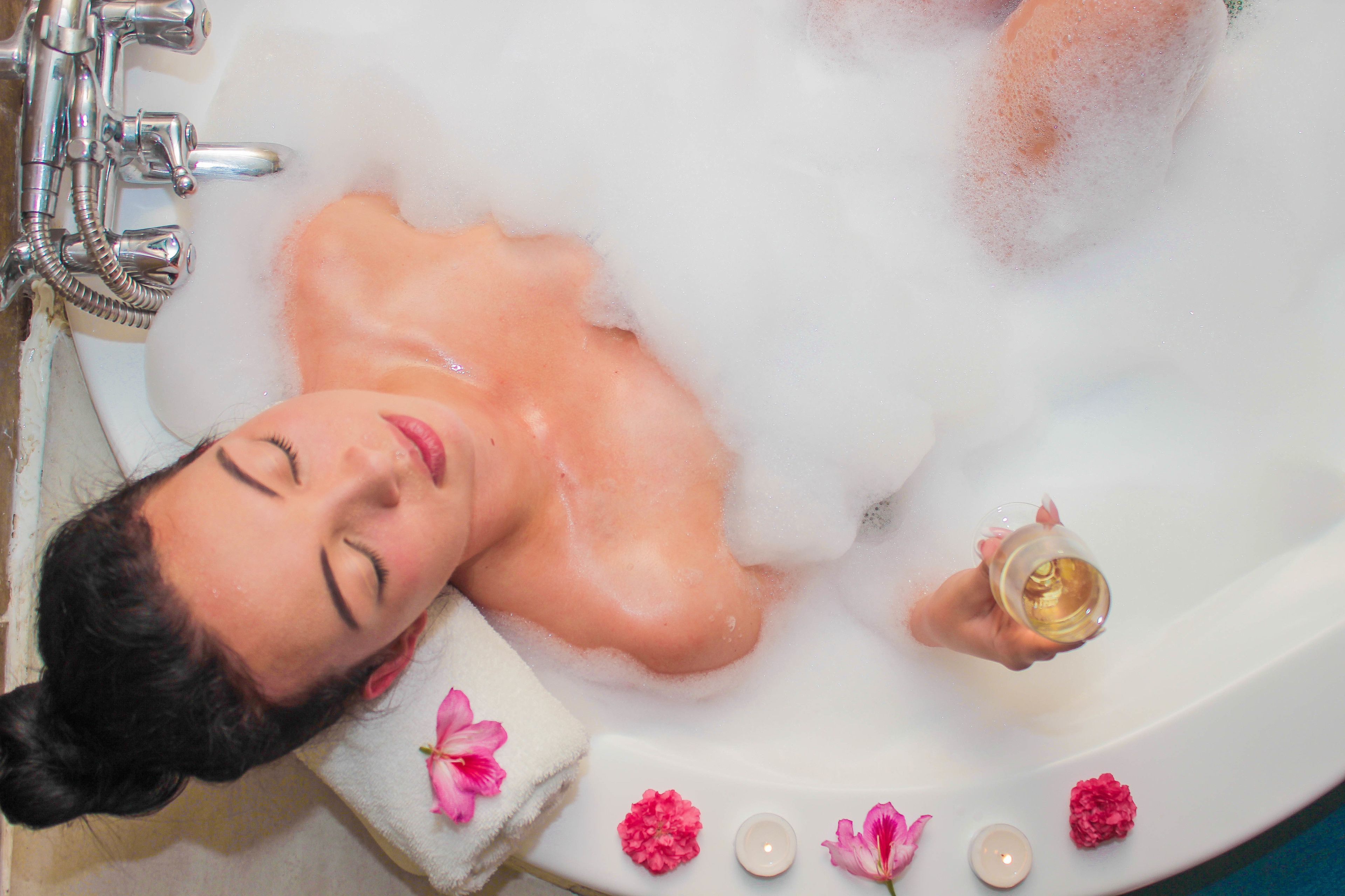 Salas para tratamentos a dois, banheira de hidromassagem