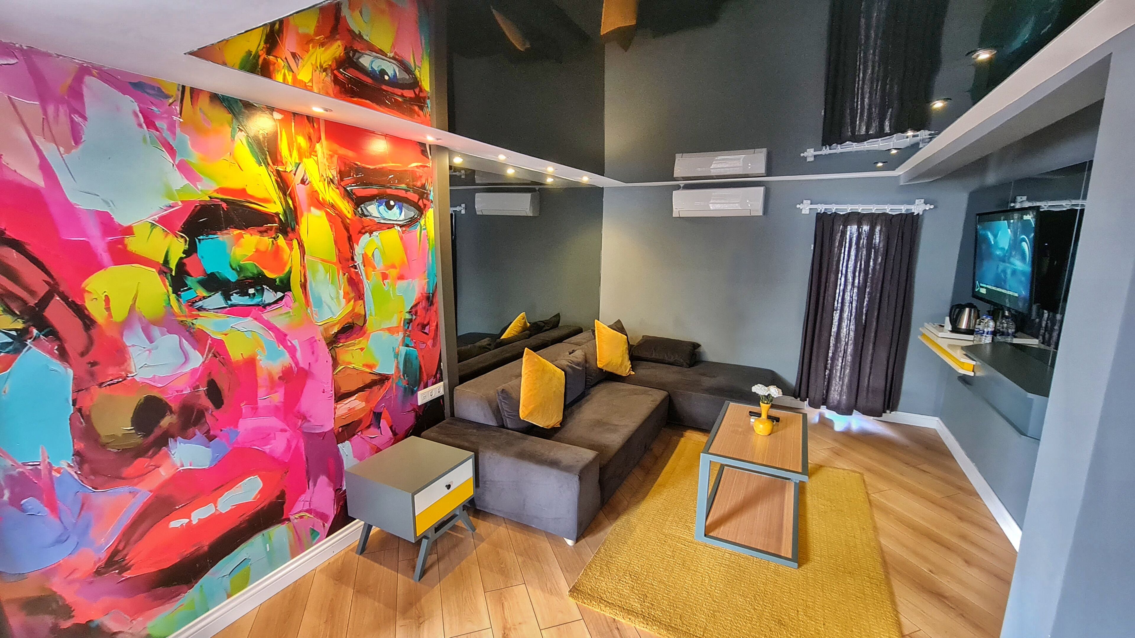 deluxe suite, 1 bedroom, jetted tub | 1 bedroom, premium bedding, minibar, soundproofing