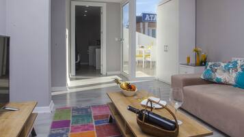 Suite Deluxe, 1 habitación, hidromasaje | Ropa de cama de alta calidad, minibar y insonorización