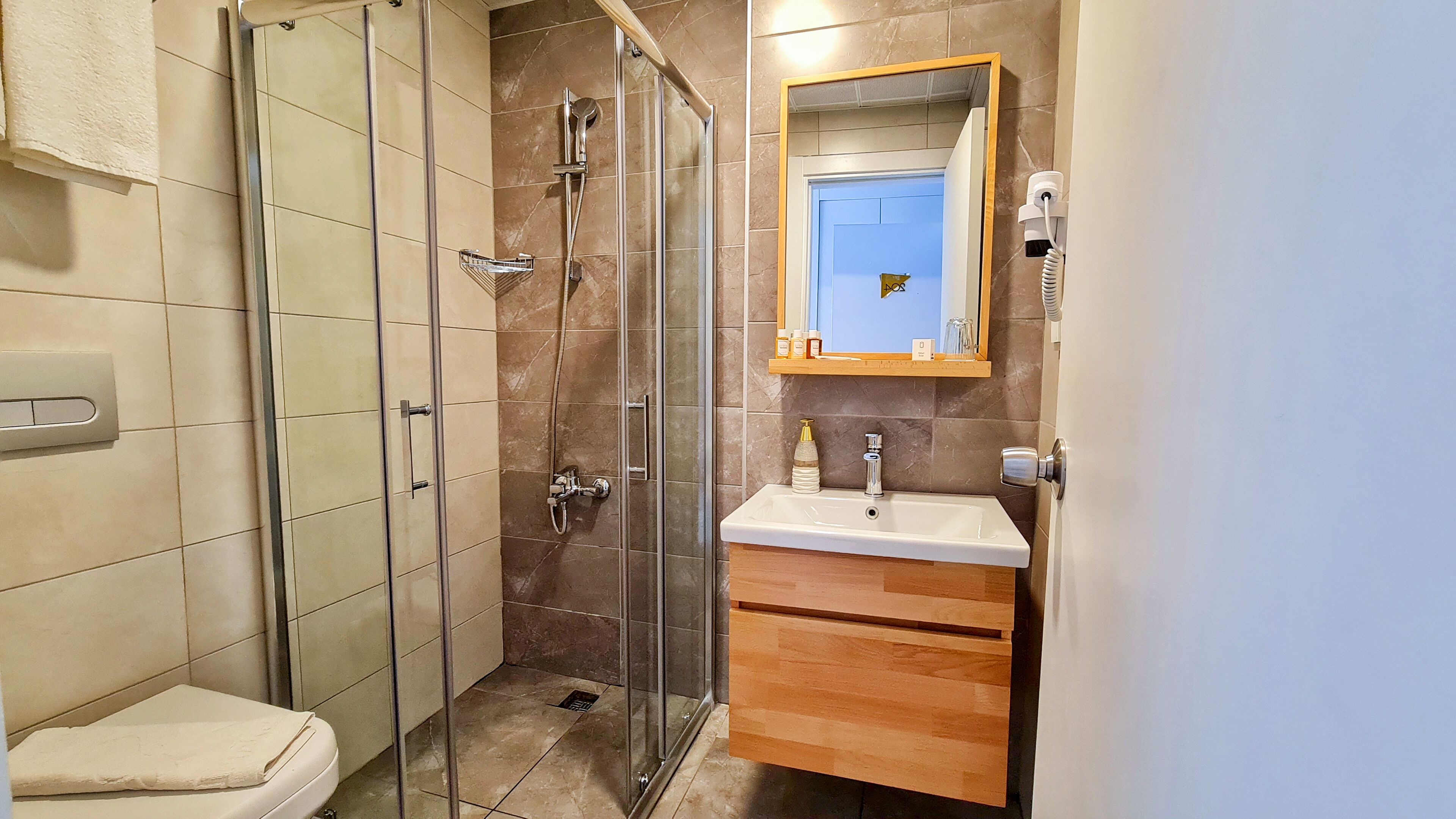 shower, free toiletries, hair dryer, slippers