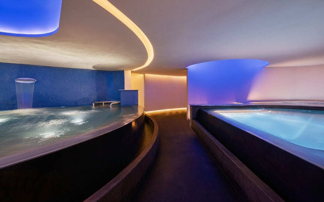 Couples treatment rooms, sauna, hot tub, steam room, body treatments