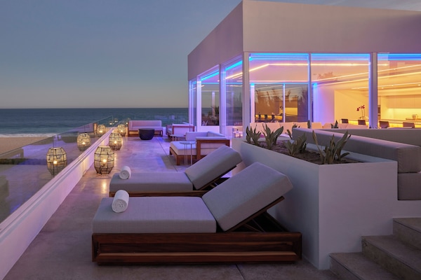Villa, 5 Bedrooms, Oceanfront (Villa Host Service, Airport Transfer) | Premium bedding, down comforters, Tempur-Pedic beds, in-room safe