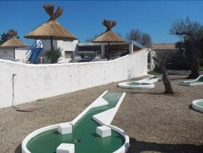 Mini-golf