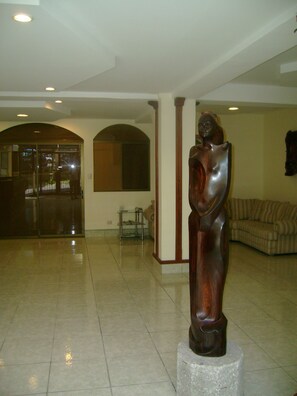 Check-in/check-out kiosk