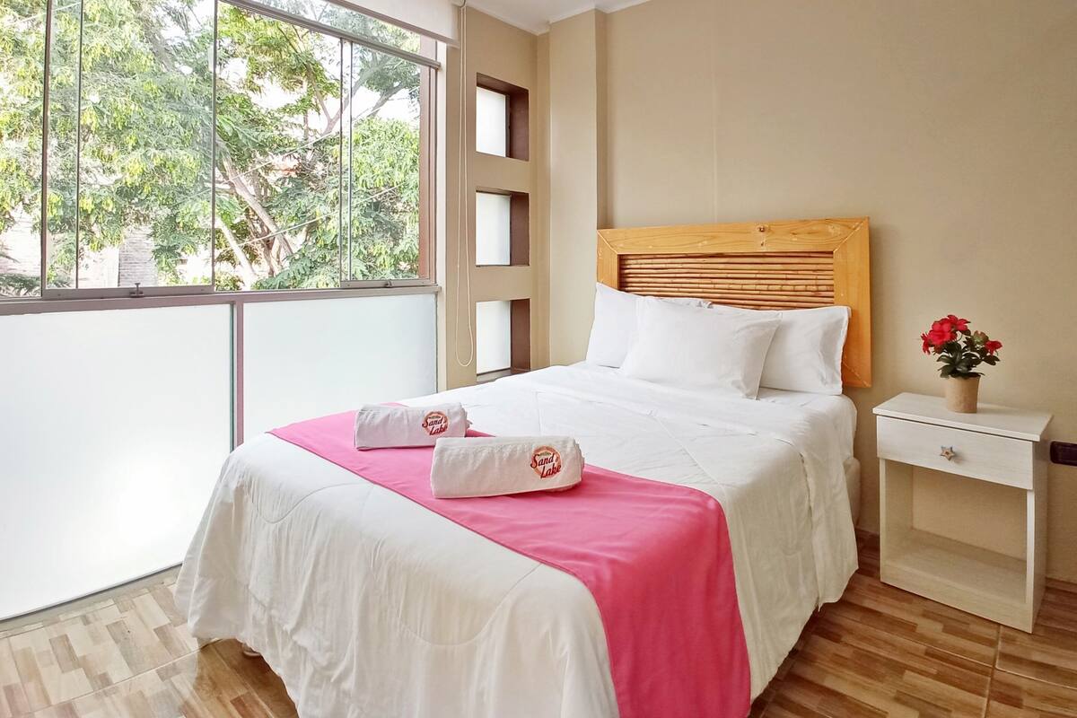 Free WiFi, bed sheets