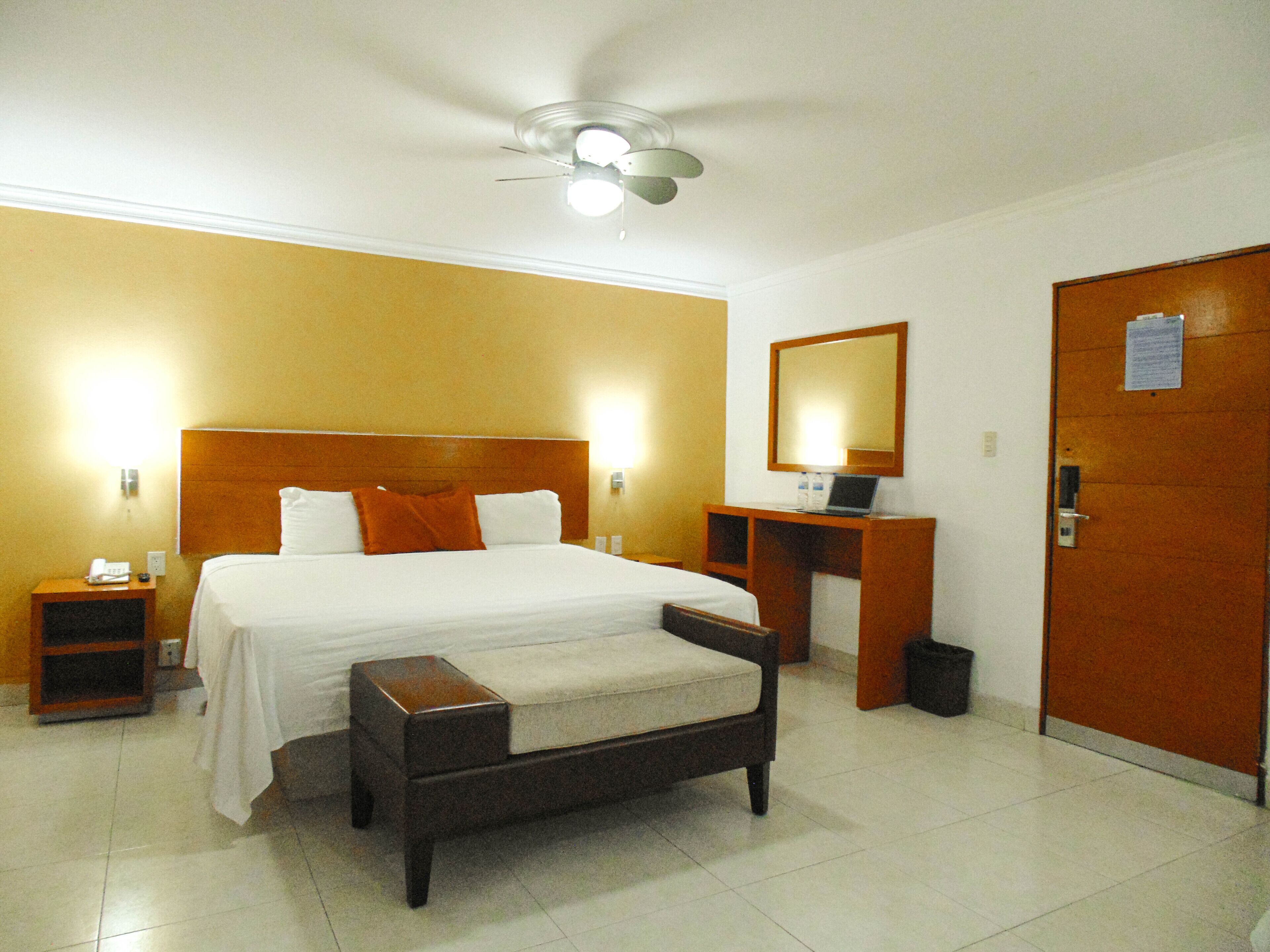 Family Room | In-room safe, desk, free WiFi, bed sheets