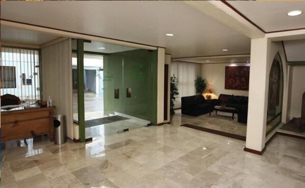 Lobby - Suites Colibrí (Oaxaca)