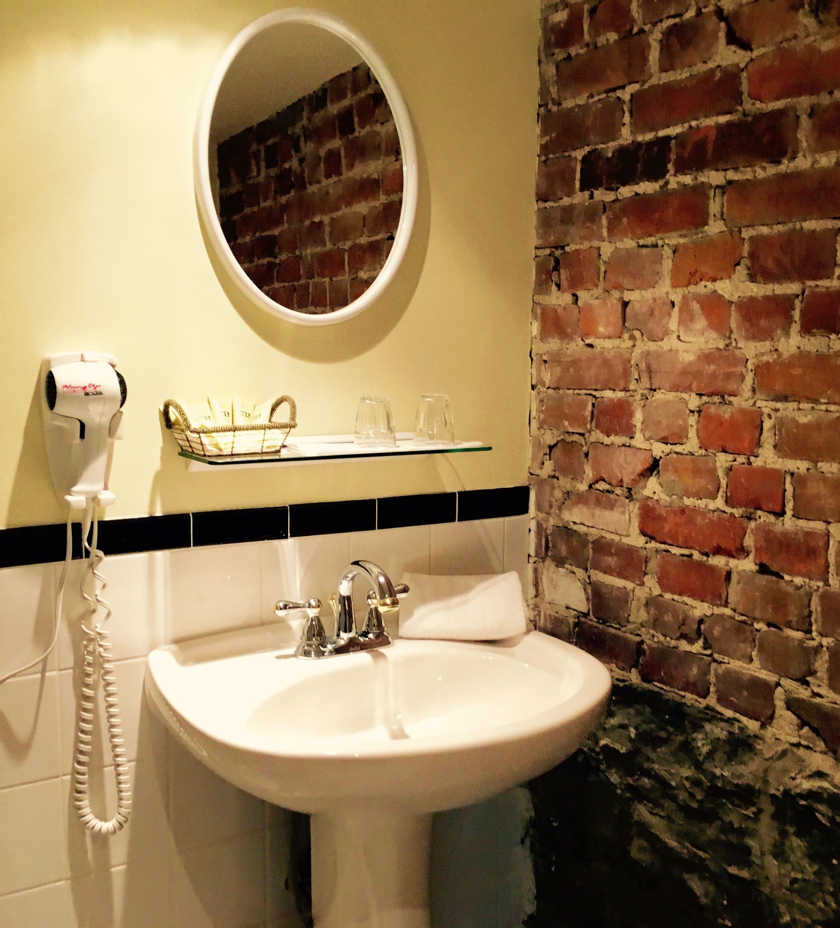 standard single room, 1 double bed | bathroom | designer toiletries, hair dryer, towels, shampoo