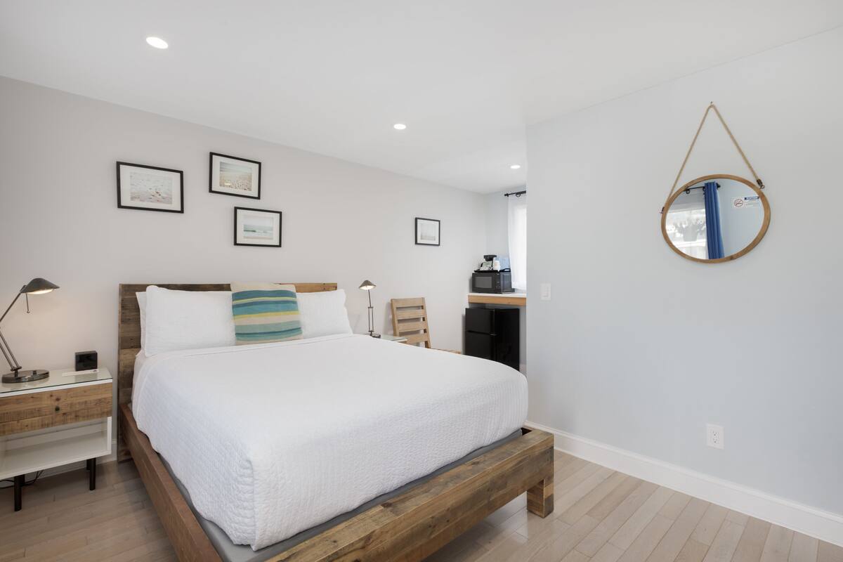 Iron/ironing board, WiFi (free), bed sheets