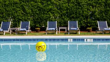 Seasonal outdoor pool, sun loungers