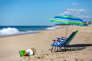 Beach nearby, sun loungers, beach umbrellas, beach towels - Aqualina Inn Montauk (Montauk)