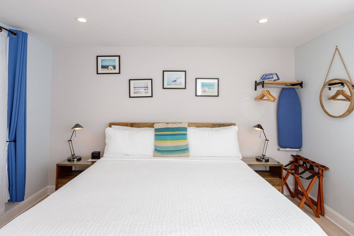 Iron/ironing board, WiFi (free), bed sheets