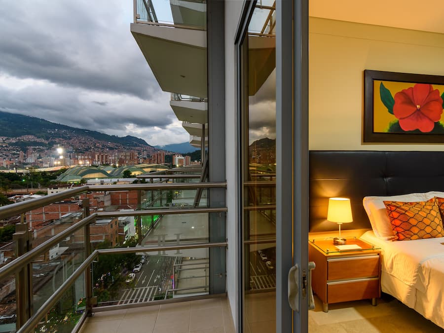 Premium bedding, down duvets, minibar, desk