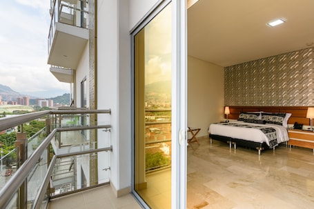 Executive Room, Balcony, City View | Premium bedding, down comforters, minibar, desk. Hotel Dorado La 70