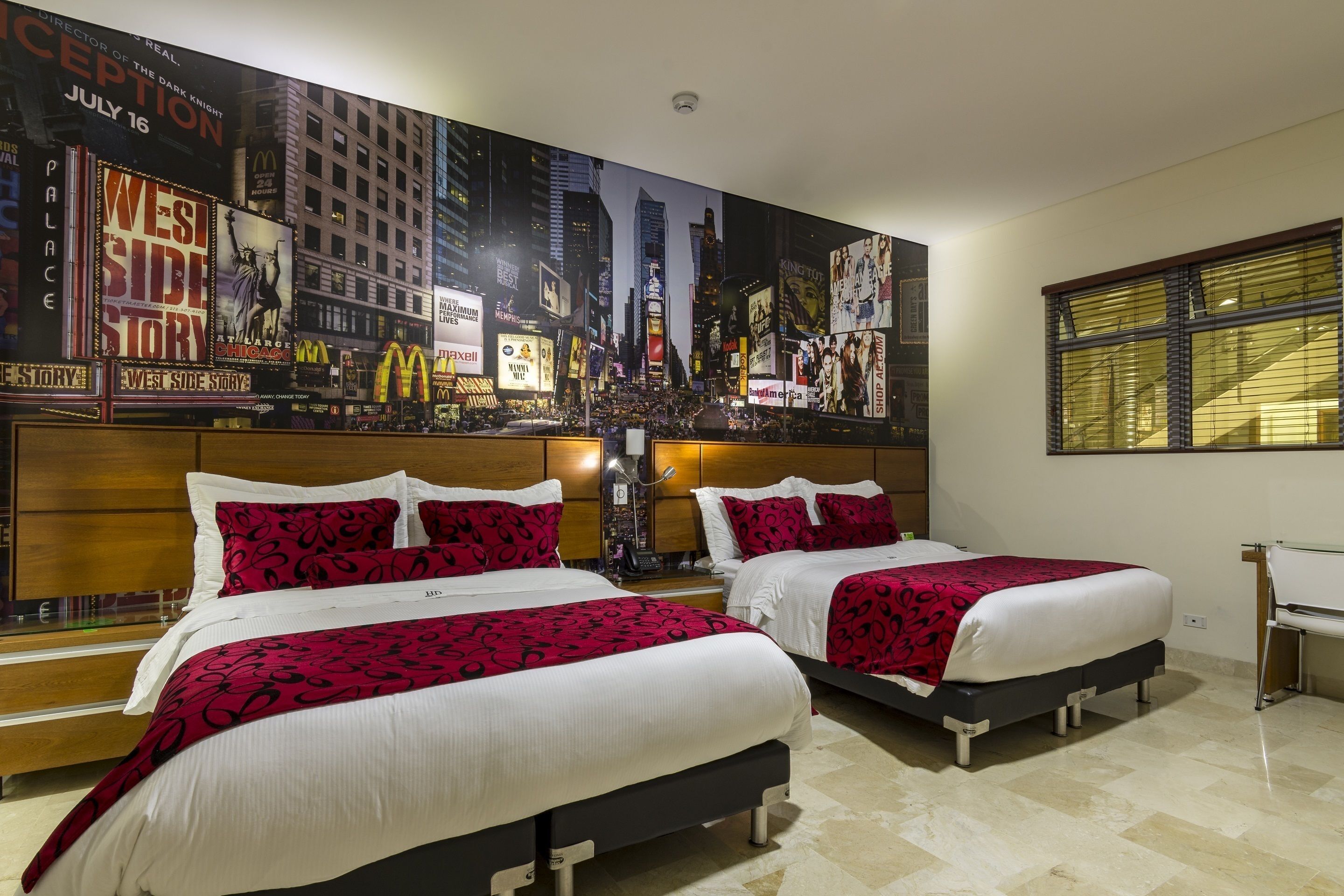 Premium bedding, down comforters, minibar, desk