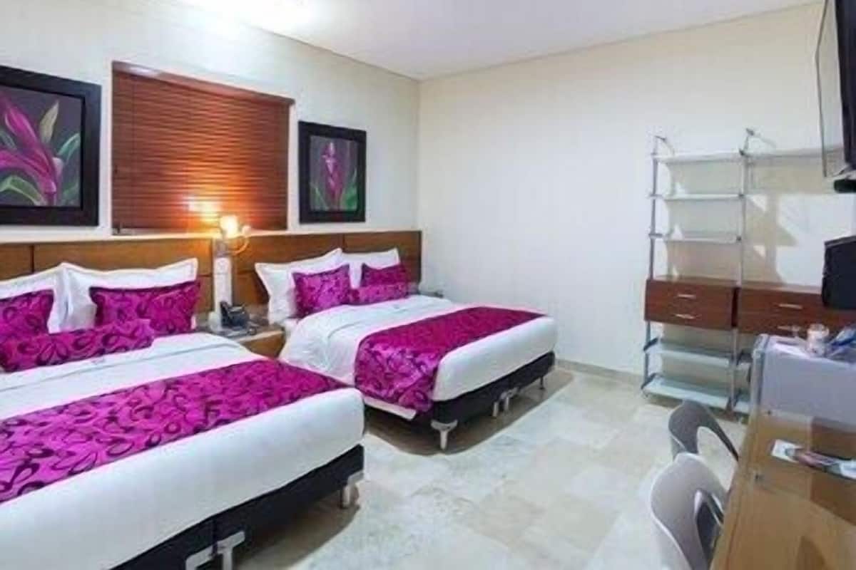 Premium bedding, down comforters, minibar, desk