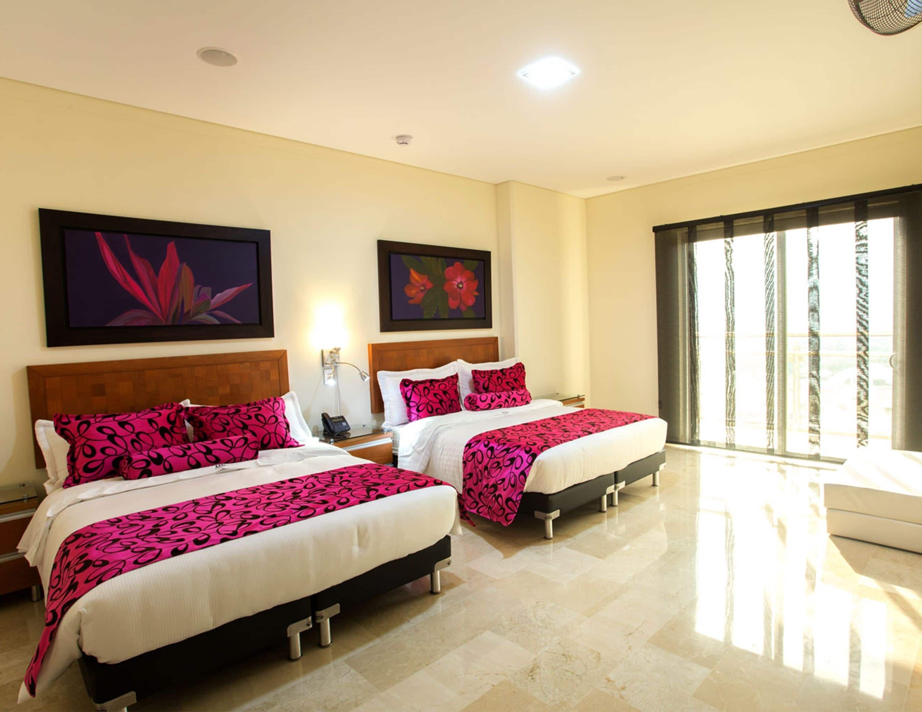 Premium bedding, down comforters, minibar, desk