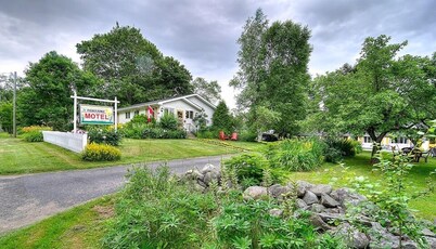 Picket Fence Motel