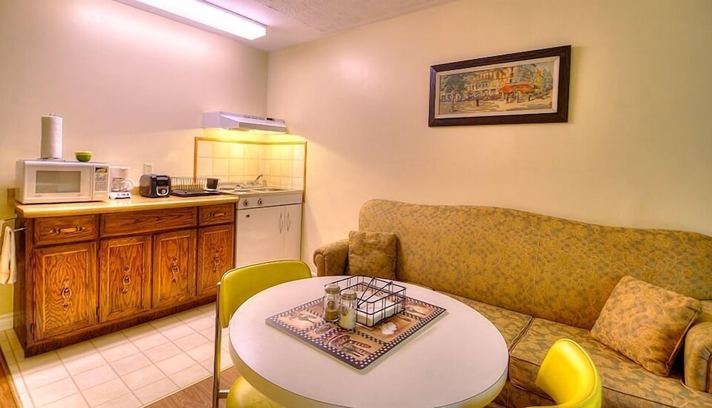 Picket Fence Motel by null