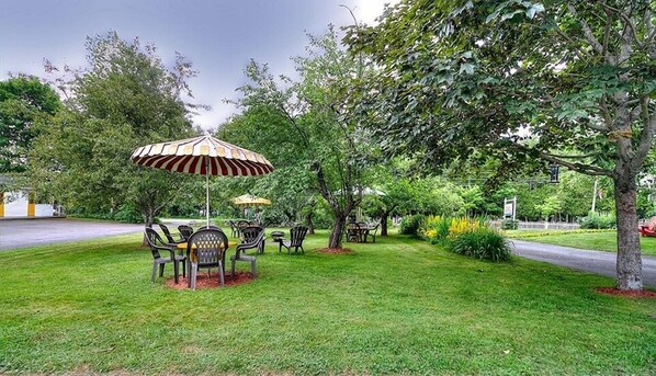 Property grounds - Picket Fence Motel (St. Andrews)