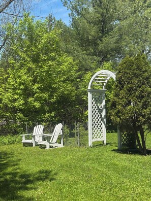 Kahden hengen classic-huone, 1 keskisuuri parisänky, näköala puistoon | Näkymä huoneesta