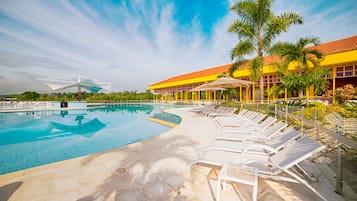 2 outdoor pools, pool loungers