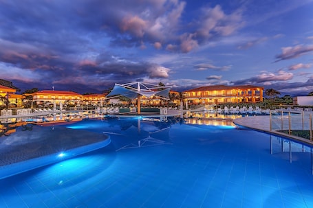2 outdoor pools, sun loungers