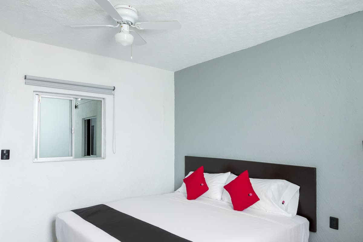 Superior Room | Desk, iron/ironing board, free WiFi, bed sheets