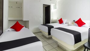 Desk, iron/ironing board, free WiFi, bed sheets - Hotel Plaza Premier (León)