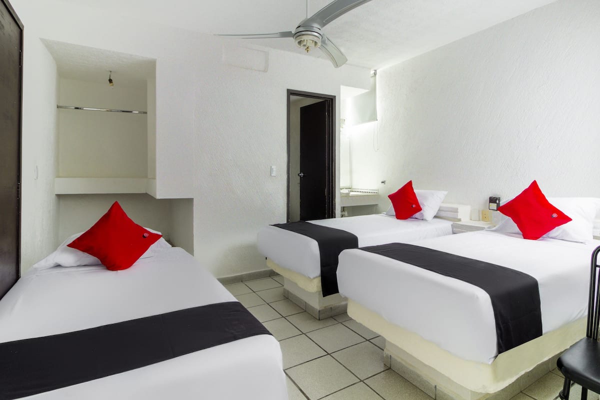 Standard Triple Room | Desk, iron/ironing board, free WiFi, bed sheets