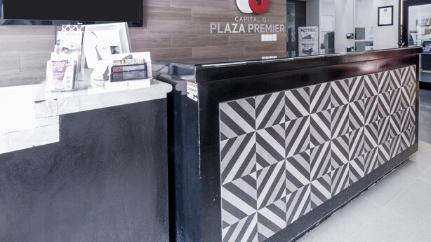 Reception - Hotel Plaza Premier (León)