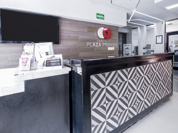 Reception - Hotel Plaza Premier (León)