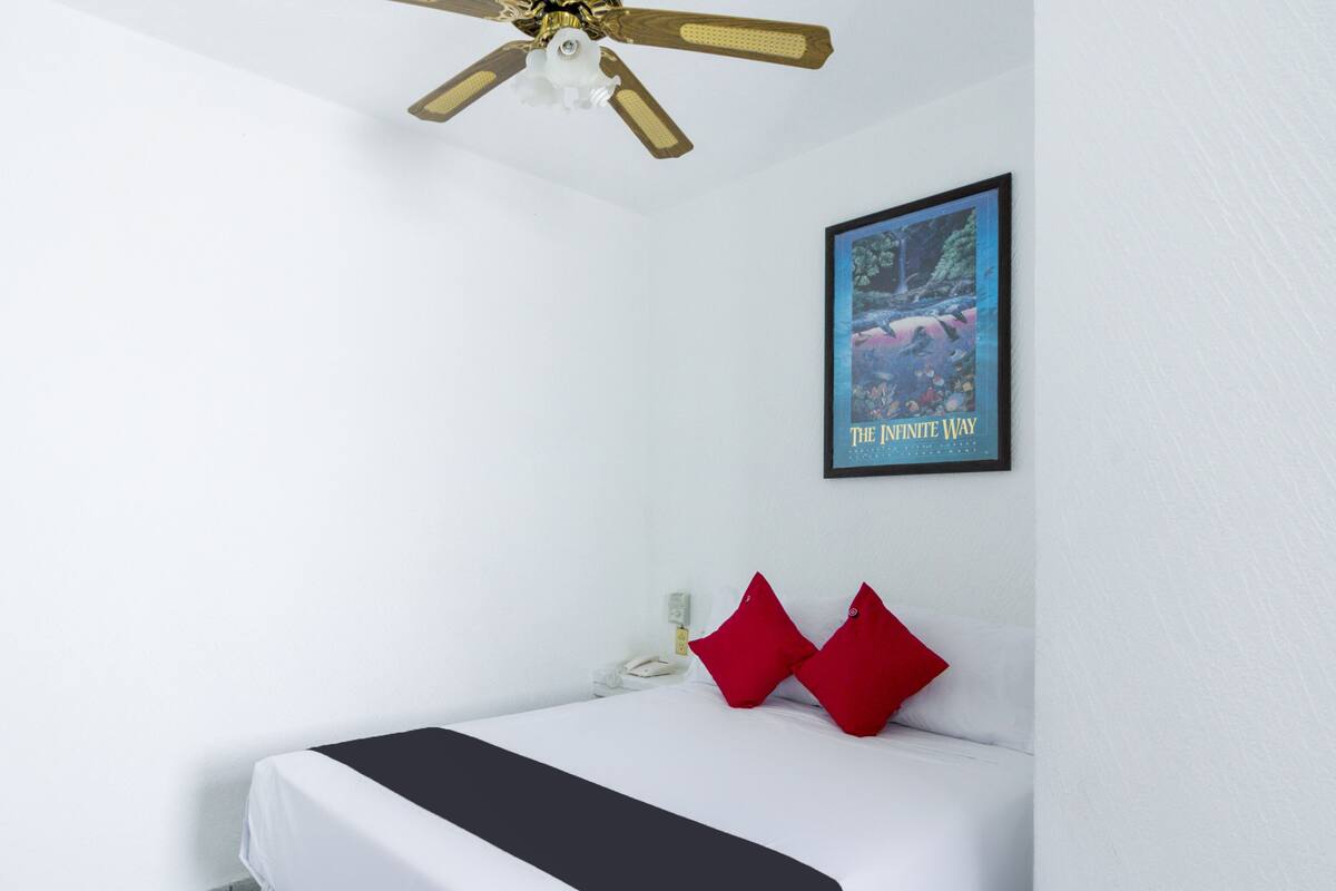 Standard Room | Desk, iron/ironing board, WiFi (free), bed sheets