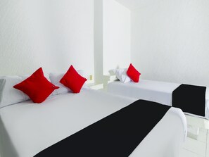 Standard Triple Room | Desk, iron/ironing board, free WiFi, bed sheets - Hotel Plaza Premier (León)