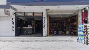 Property entrance - Hotel Plaza Premier (León)
