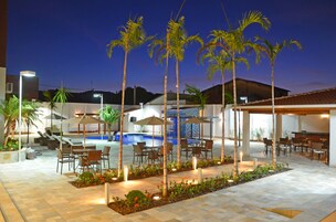 Outdoor pool, pool umbrellas, sun loungers