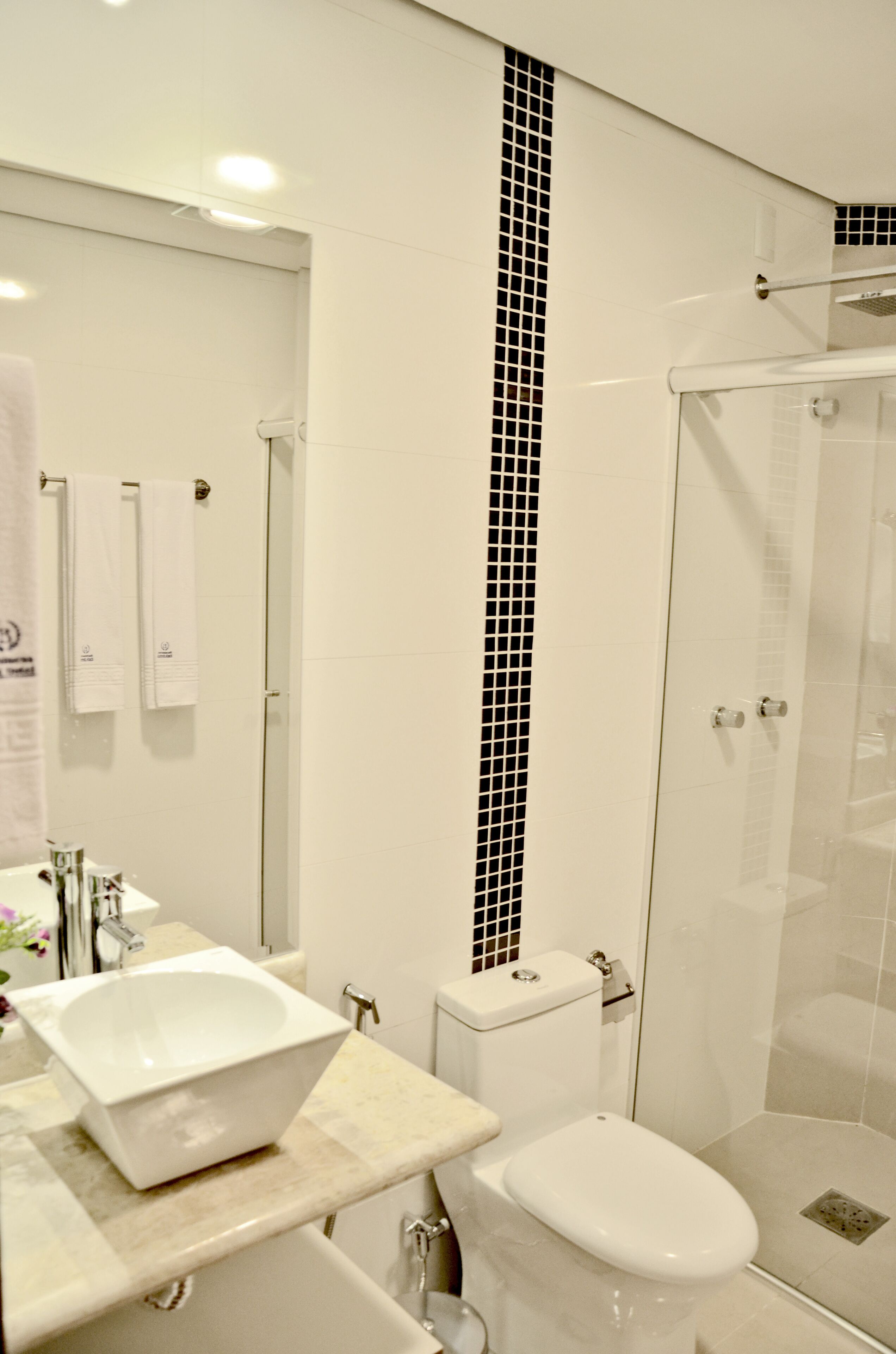 standard solteiro | bathroom | free toiletries, towels, soap, shampoo