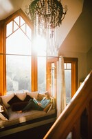 特级复式房, 1 张特大床, 冰箱, 花园景观 (The Drake Suite) | 羽绒被、遮光窗帘、熨斗/熨板、免费 WiFi